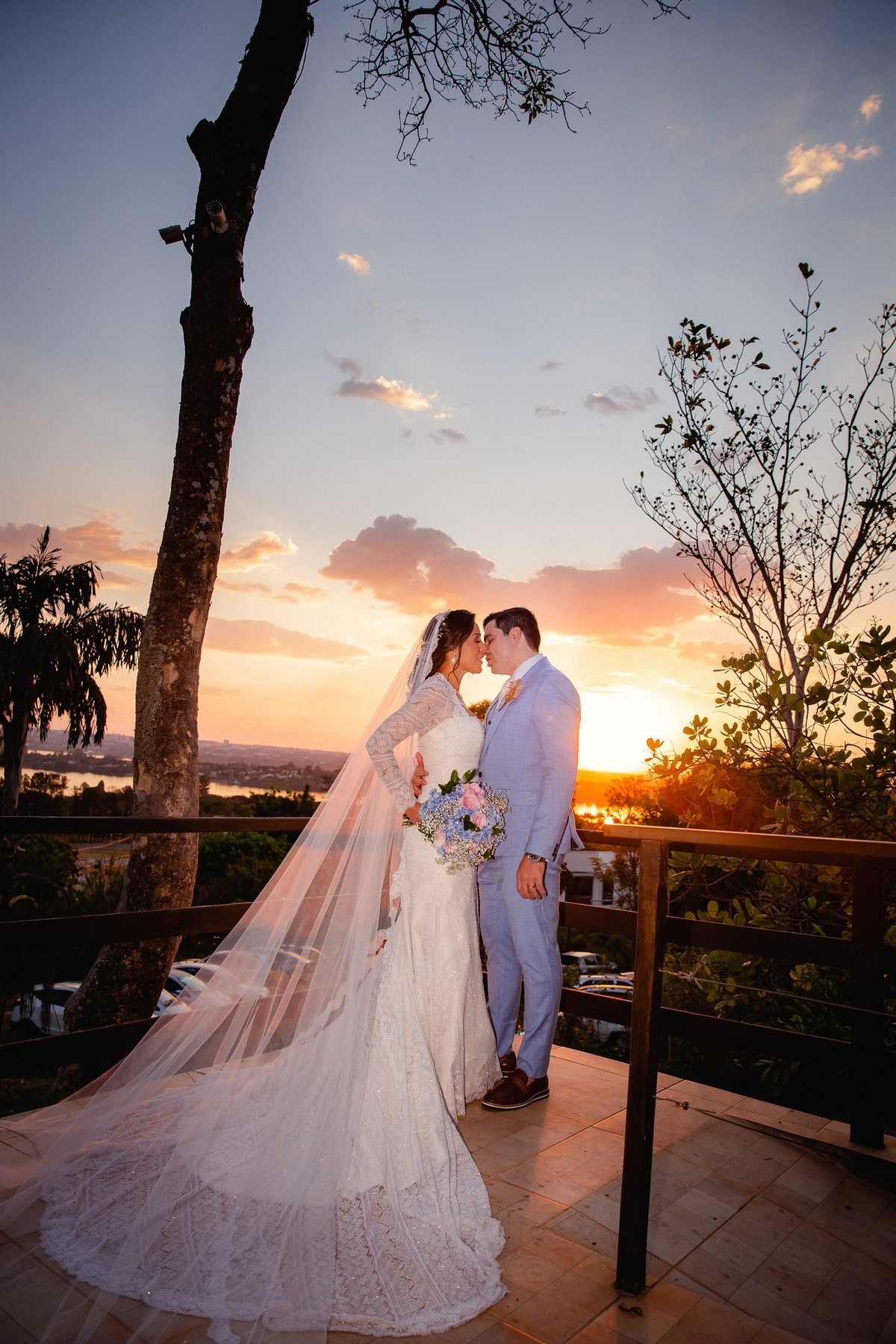 Casamento ao pôr do sol - Casamento de dia - Casamento - Cerimonia de casamento - Casal - Fotógrafo de casamento - Brasília-DF - Fotógrafo de casais - Noivo - Noiva - Vestido da noiva - Casamento inspiração - Fotógrafo Brasília 