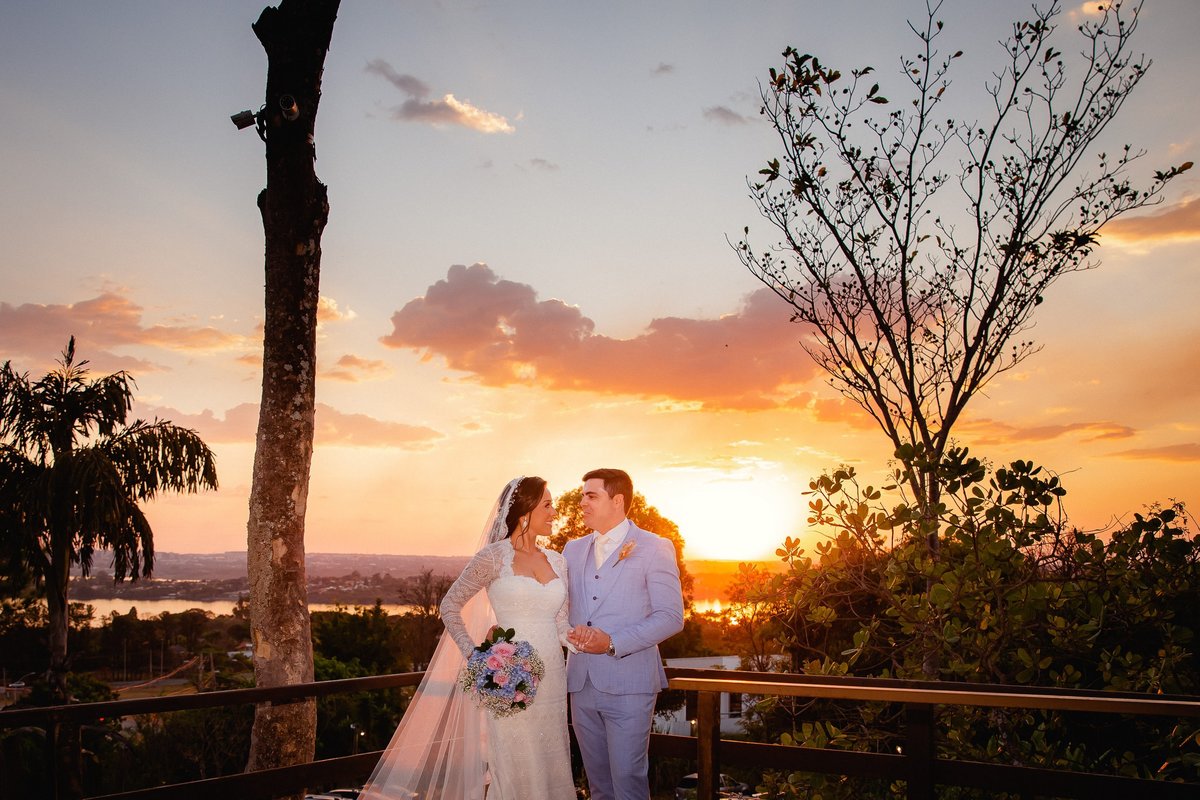 Casamento ao pôr do sol - Casamento de dia - Casamento - Cerimonia de casamento - Casal - Fotógrafo de casamento - Brasília-DF - Fotógrafo de casais - Noivo - Noiva - Vestido da noiva - Casamento inspiração - Fotógrafo Brasília 