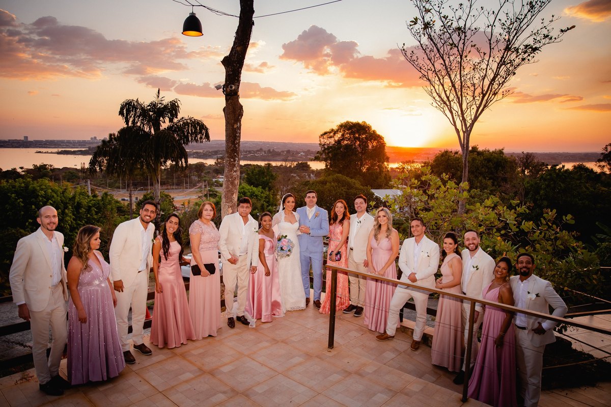Casamento-ao-pôr-do-sol - Casamento-de-dia - Casamento - Cerimonia-de-casamento - Casal - Fotógrafo-de-casamento - Brasília-DF - Fotógrafo-de-casais - Noivo - Noiva - Vestido-da-noiva - Casamento-inspiração - Fotógrafo-Brasília - Padrinhos-de-casamento