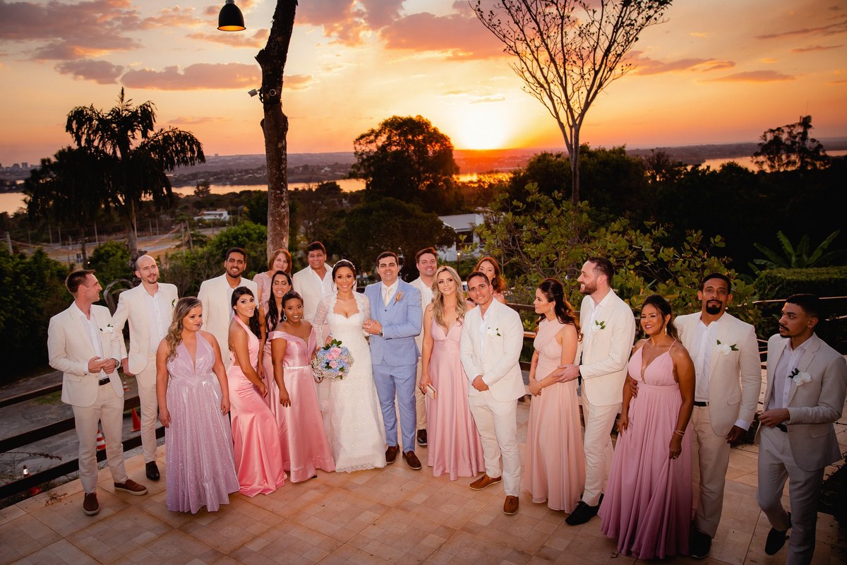 Casamento-ao-pôr-do-sol - Casamento-de-dia - Casamento - Cerimonia-de-casamento - Casal - Fotógrafo-de-casamento - Brasília-DF - Fotógrafo-de-casais - Noivo - Noiva - Vestido-da-noiva - Casamento-inspiração - Fotógrafo-Brasília - Padrinhos-de-casamento