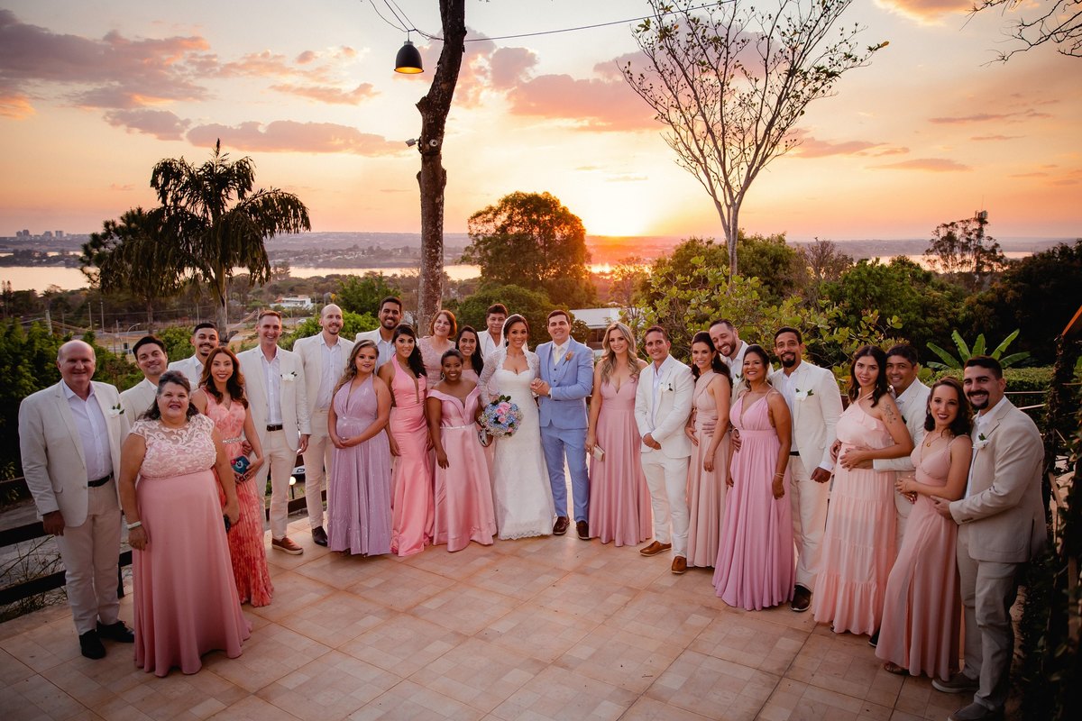 Casamento-ao-pôr-do-sol - Casamento-de-dia - Casamento - Cerimonia-de-casamento - Casal - Fotógrafo-de-casamento - Brasília-DF - Fotógrafo-de-casais - Noivo - Noiva - Vestido-da-noiva - Casamento-inspiração - Fotógrafo-Brasília - Padrinhos-de-casamento