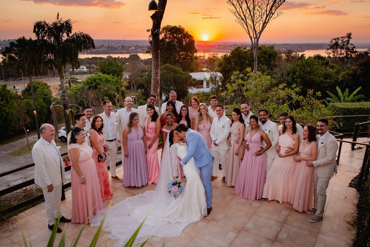 Casamento ao pôr do sol - Casamento de dia - Casamento - Cerimonia de casamento - Casal - Fotógrafo de casamento - Brasília-DF - Fotógrafo de casais - Noivo - Noiva - Vestido da noiva - Casamento inspiração - Fotógrafo Brasília - Padrinhos de casamento 