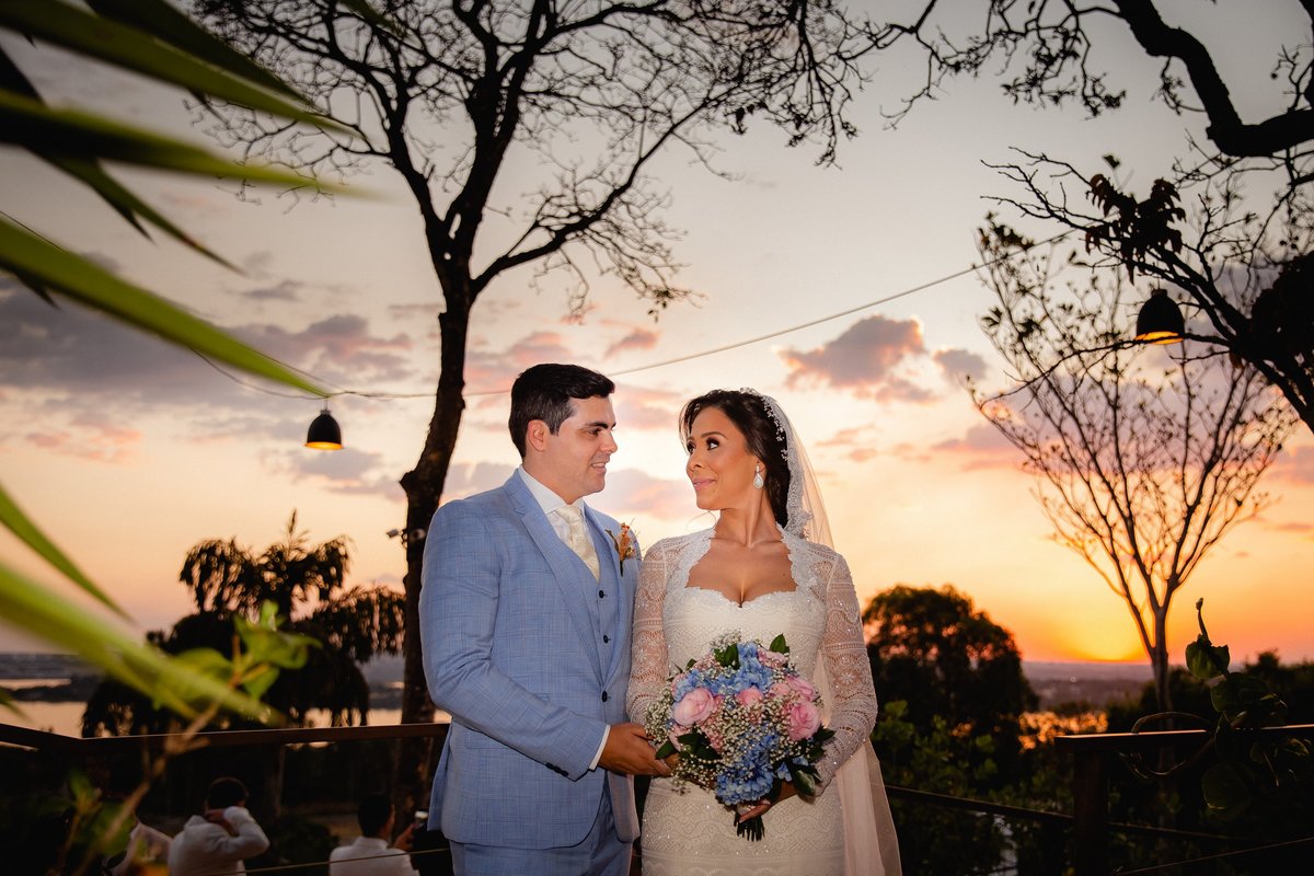 Casamento ao pôr do sol - Casamento de dia - Casamento - Cerimonia de casamento - Casal - Fotógrafo de casamento - Brasília-DF - Fotógrafo de casais - Noivo - Noiva - Vestido da noiva - Casamento inspiração - Fotógrafo Brasília 