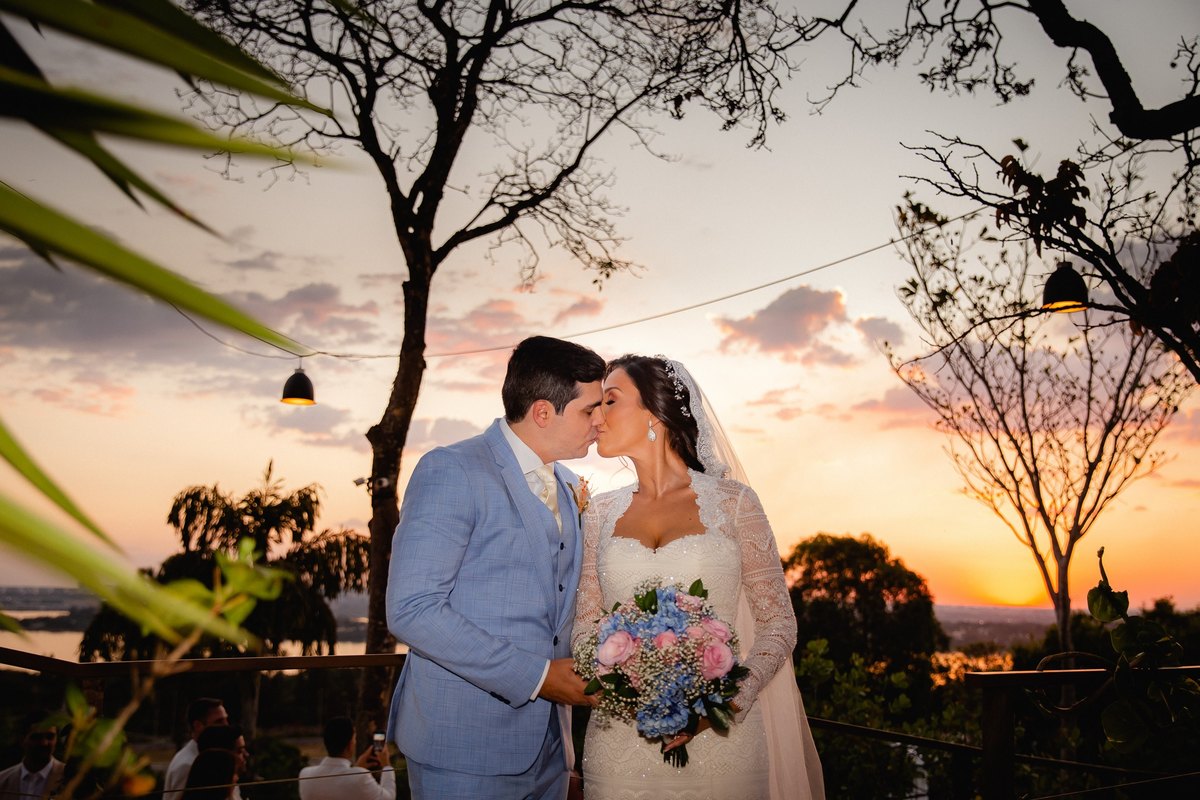 Casamento ao pôr do sol - Casamento de dia - Casamento - Cerimonia de casamento - Casal - Fotógrafo de casamento - Brasília-DF - Fotógrafo de casais - Noivo - Noiva - Vestido da noiva - Casamento inspiração - Fotógrafo Brasília 