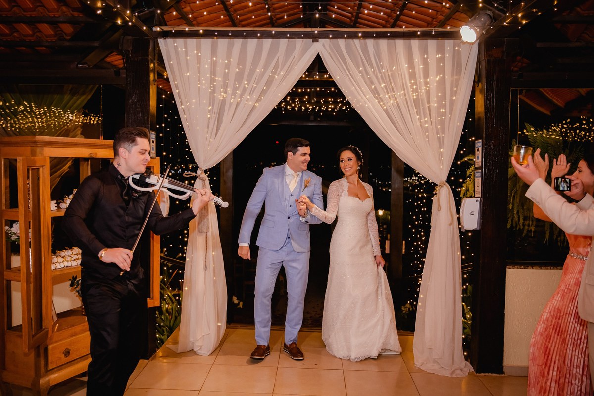 Casamento ao pôr do sol - Casamento de dia - Casamento - Cerimonia de casamento - Casal - Fotógrafo de casamento - Brasília-DF - Fotógrafo de casais - Noivo - Noiva - Vestido da noiva - Casamento inspiração - Fotógrafo Brasília - Festa-de-casamento 