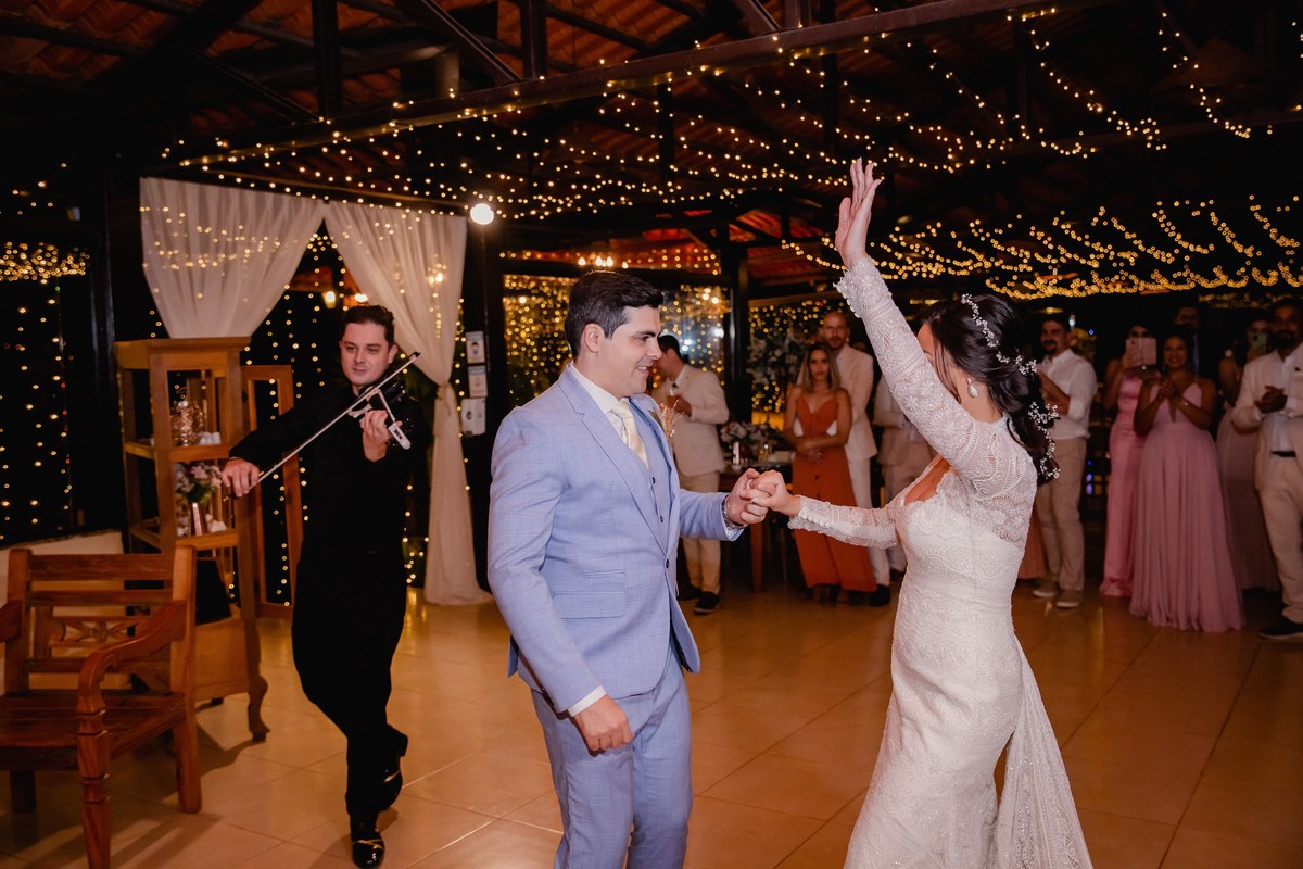 Casamento ao pôr do sol - Casamento de dia - Casamento - Cerimonia de casamento - Casal - Fotógrafo de casamento - Brasília-DF - Fotógrafo de casais - Noivo - Noiva - Vestido da noiva - Casamento inspiração - Fotógrafo Brasília - Festa-de-casamento 