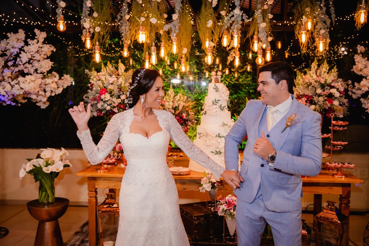 Casamento ao pôr do sol - Casamento de dia - Casamento - Cerimonia de casamento - Casal - Fotógrafo de casamento - Brasília-DF - Fotógrafo de casais - Noivo - Noiva - Vestido da noiva - Casamento inspiração - Fotógrafo Brasília - Festa de casamento 