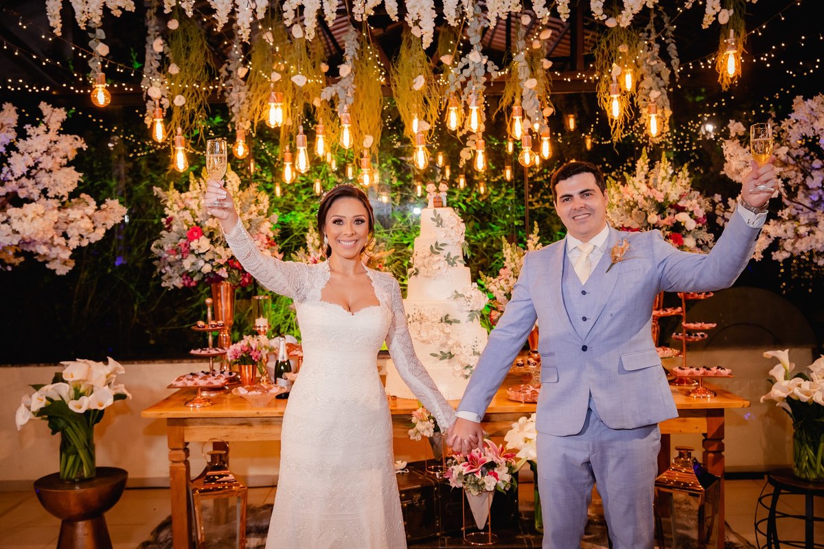 Casamento ao pôr do sol - Casamento de dia - Casamento - Cerimonia de casamento - Casal - Fotógrafo de casamento - Brasília-DF - Fotógrafo de casais - Noivo - Noiva - Vestido da noiva - Casamento inspiração - Fotógrafo Brasília - Festa-de-casamento 