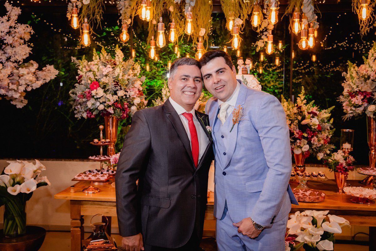 Casamento ao pôr do sol - Casamento de dia - Casamento - Cerimonia de casamento - Casal - Fotógrafo de casamento - Brasília-DF - Fotógrafo de casais - Noivo - Noiva - Vestido da noiva - Casamento inspiração - Fotógrafo Brasília - Festa de casamento 