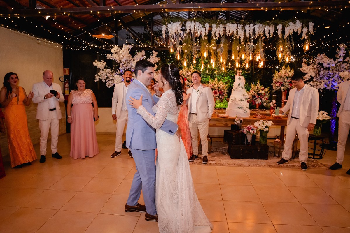 Casamento ao pôr do sol - Casamento de dia - Casamento - Cerimonia de casamento - Casal - Fotógrafo de casamento - Brasília-DF - Fotógrafo de casais - Noivo - Noiva - Vestido da noiva - Casamento inspiração - Fotógrafo Brasília - Festa de casamento 