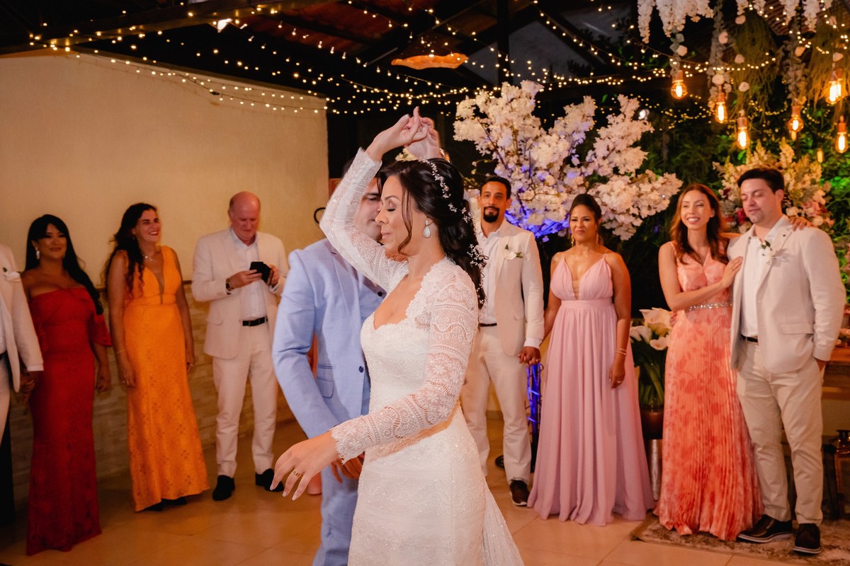 Casamento ao pôr do sol - Casamento de dia - Casamento - Cerimonia de casamento - Casal - Fotógrafo de casamento - Brasília-DF - Fotógrafo de casais - Noivo - Noiva - Vestido da noiva - Casamento inspiração - Fotógrafo Brasília - Festa-de-casamento  