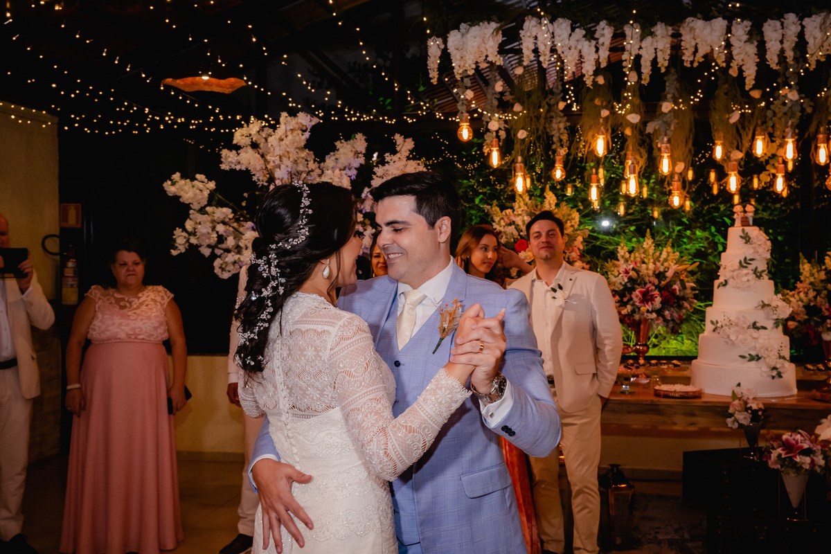 Casamento ao pôr do sol - Casamento de dia - Casamento - Cerimonia de casamento - Casal - Fotógrafo de casamento - Brasília-DF - Fotógrafo de casais - Noivo - Noiva - Vestido da noiva - Casamento inspiração - Fotógrafo Brasília - Festa-de-casamento 