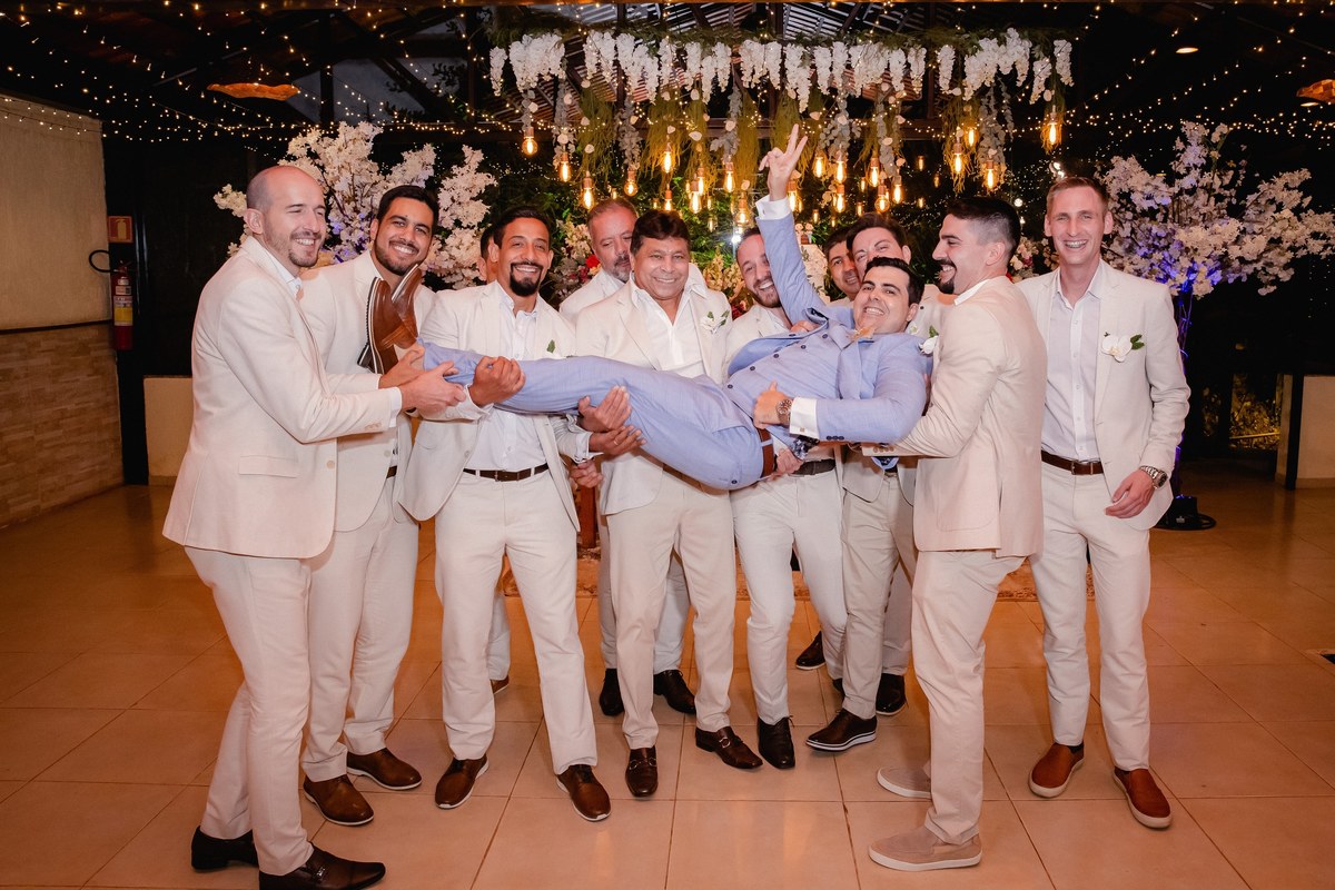 Casamento ao pôr do sol - Casamento de dia - Casamento - Cerimonia de casamento - Casal - Fotógrafo de casamento - Brasília-DF - Fotógrafo de casais - Noivo - Noiva - Vestido da noiva - Casamento inspiração - Fotógrafo Brasília - Festa-de-casamento 