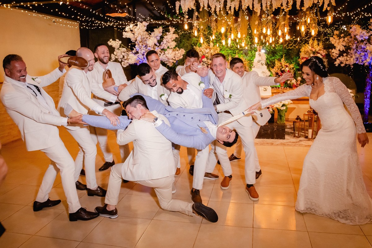 Casamento ao pôr do sol - Casamento de dia - Casamento - Cerimonia de casamento - Casal - Fotógrafo de casamento - Brasília-DF - Fotógrafo de casais - Noivo - Noiva - Vestido da noiva - Casamento inspiração - Fotógrafo Brasília - Festa-de-casamento 