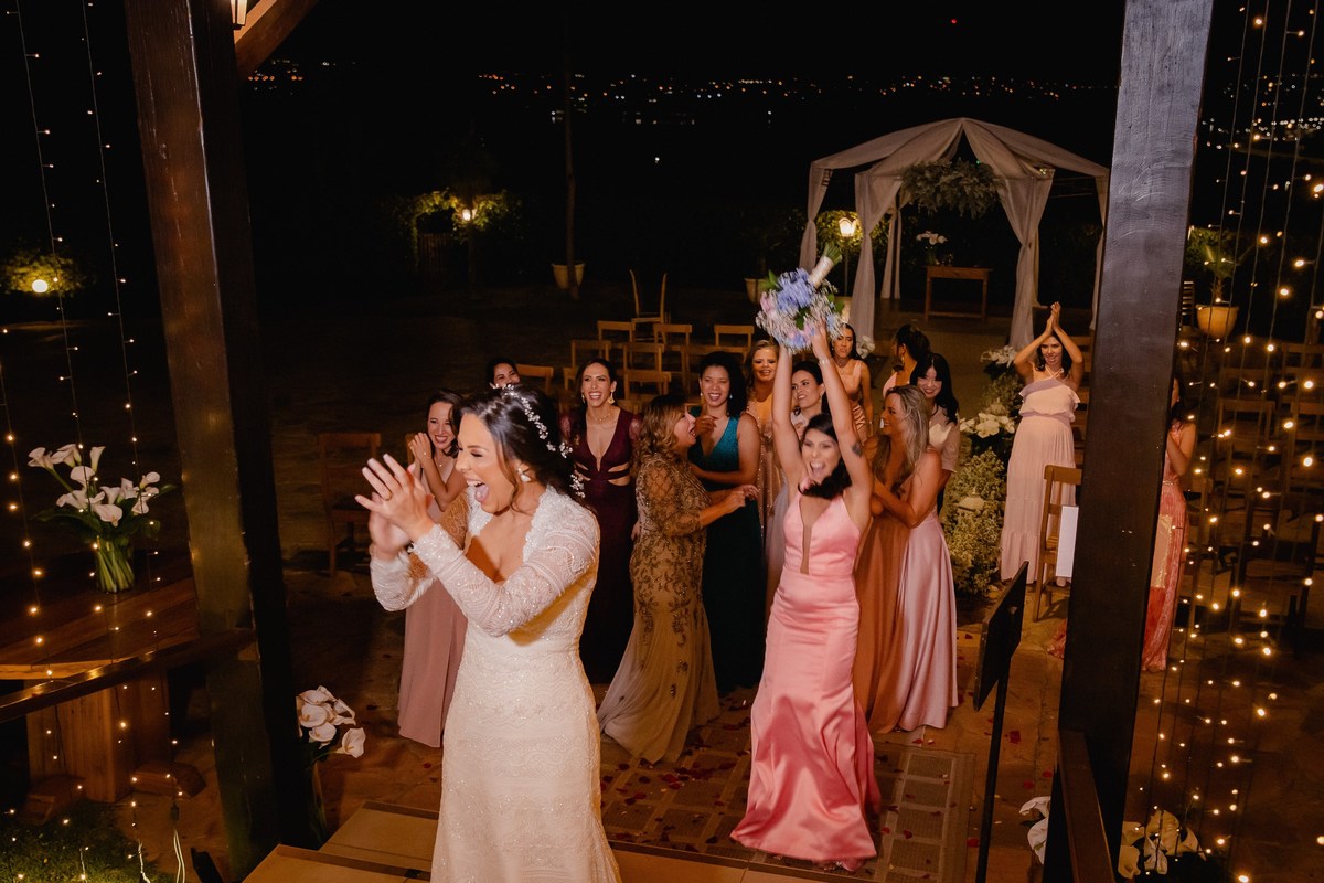 Casamento ao pôr do sol - Casamento de dia - Casamento - Cerimonia de casamento - Casal - Fotógrafo de casamento - Brasília-DF - Fotógrafo de casais - Noivo - Noiva - Vestido da noiva - Casamento inspiração - Fotógrafo Brasília - Festa-de-casamento 