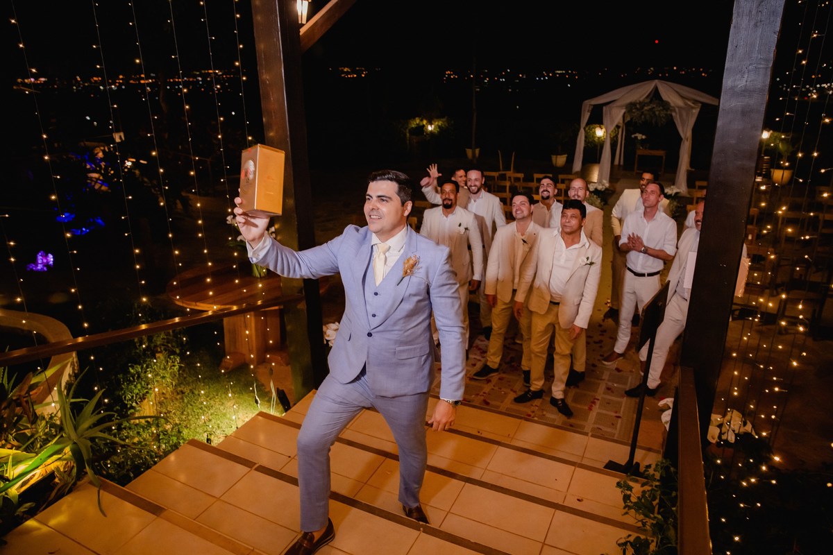 Casamento ao pôr do sol - Casamento de dia - Casamento - Cerimonia de casamento - Casal - Fotógrafo de casamento - Brasília-DF - Fotógrafo de casais - Noivo - Noiva - Vestido da noiva - Casamento inspiração - Fotógrafo Brasília - Festa-de-casamento 