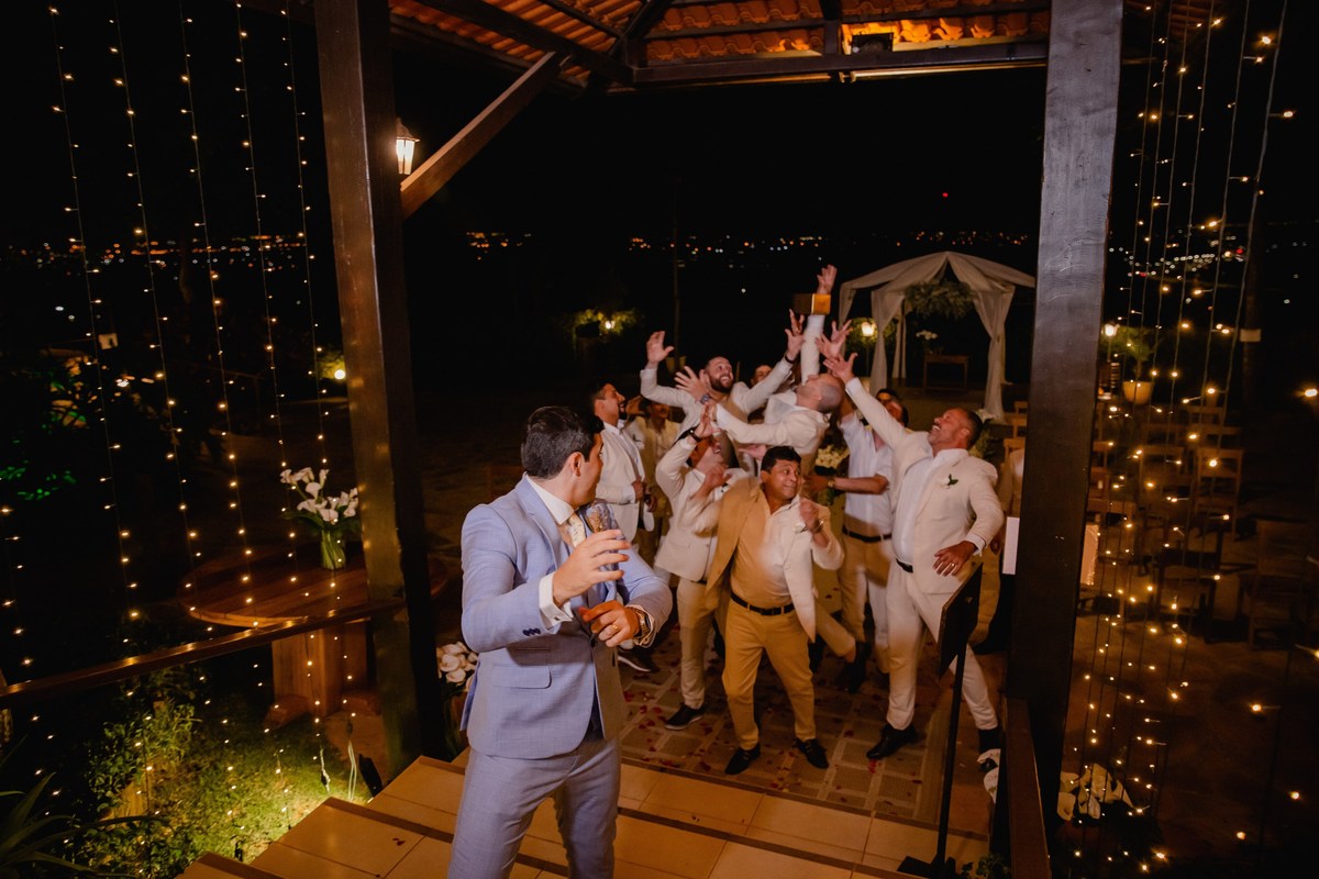 Casamento ao pôr do sol - Casamento de dia - Casamento - Cerimonia de casamento - Casal - Fotógrafo de casamento - Brasília-DF - Fotógrafo de casais - Noivo - Noiva - Vestido da noiva - Casamento inspiração - Fotógrafo Brasília - Festa de casamento 