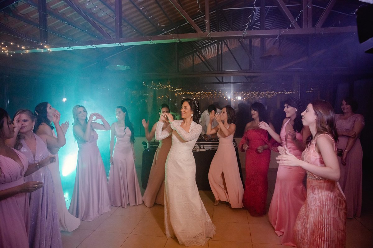 Casamento ao pôr do sol - Casamento de dia - Casamento - Cerimonia de casamento - Casal - Fotógrafo de casamento - Brasília-DF - Fotógrafo de casais - Noivo - Noiva - Vestido da noiva - Casamento inspiração - Fotógrafo Brasília - Festa-de-casamento 
