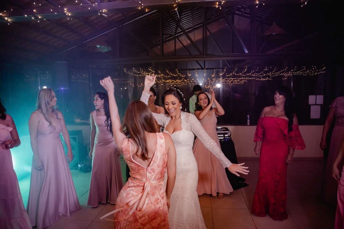 Casamento ao pôr do sol - Casamento de dia - Casamento - Cerimonia de casamento - Casal - Fotógrafo de casamento - Brasília-DF - Fotógrafo de casais - Noivo - Noiva - Vestido da noiva - Casamento inspiração - Fotógrafo Brasília - Festa-de-casamento 