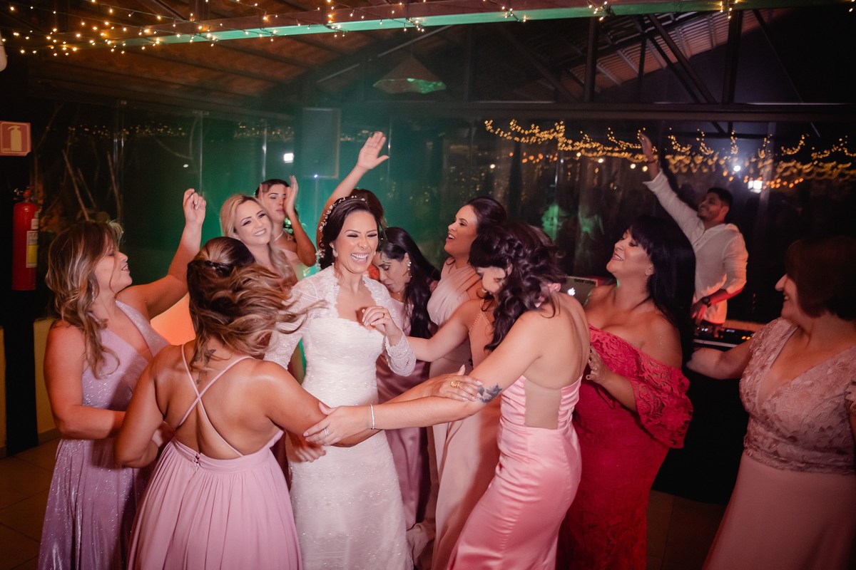 Casamento ao pôr do sol - Casamento de dia - Casamento - Cerimonia de casamento - Casal - Fotógrafo de casamento - Brasília-DF - Fotógrafo de casais - Noivo - Noiva - Vestido da noiva - Casamento inspiração - Fotógrafo Brasília - Festa-de-casamento 