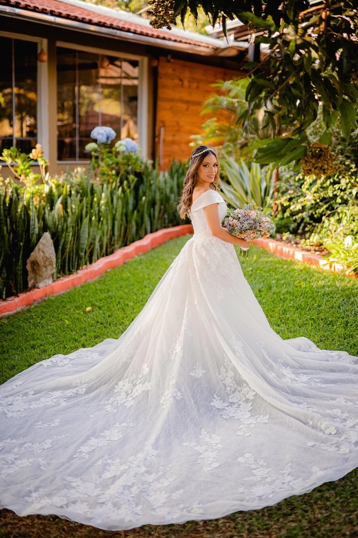 Noiva - Brasília-DF - Casamento - Ensaio de noiva - Noiva elegante - Vestido de noiva - Noivas - Noivas Brasília - Casamento civil - Casamento ao ar livre - Casamento simples - Noiva 2021 - Noiva 2022 - Fotógrafo de casamento - Multifocco - Foto de noiva 