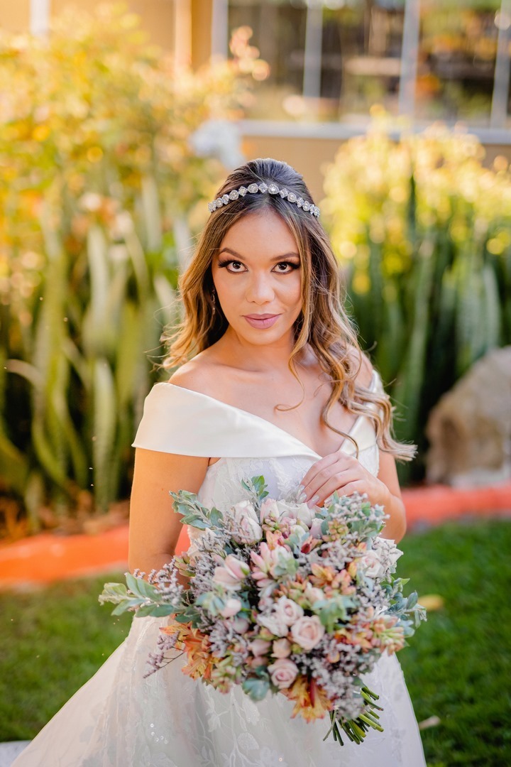 Noiva - Brasília-DF - Casamento - Ensaio de noiva - Noiva elegante - Vestido de noiva - Noivas - Noivas Brasília - Casamento civil - Casamento ao ar livre - Casamento simples - Noiva 2021 - Noiva 2022 - Fotógrafo de casamento - Multifocco - Foto de noiva 