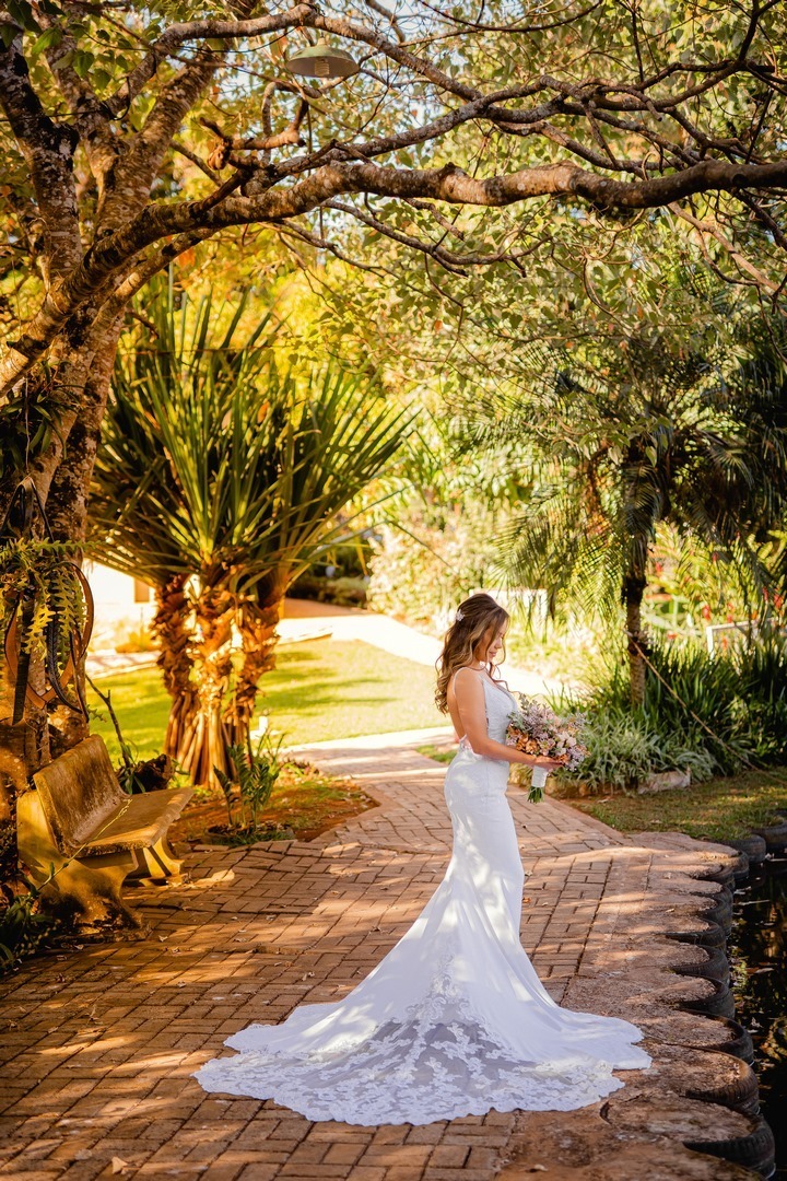 Noiva - Brasília-DF - Casamento - Ensaio de noiva - Noiva elegante - Vestido de noiva - Noivas - Noivas Brasília - Casamento civil - Casamento ao ar livre - Casamento simples - Noiva 2021 - Noiva 2022 - Fotógrafo de casamento - Multifocco - Foto de noiva 