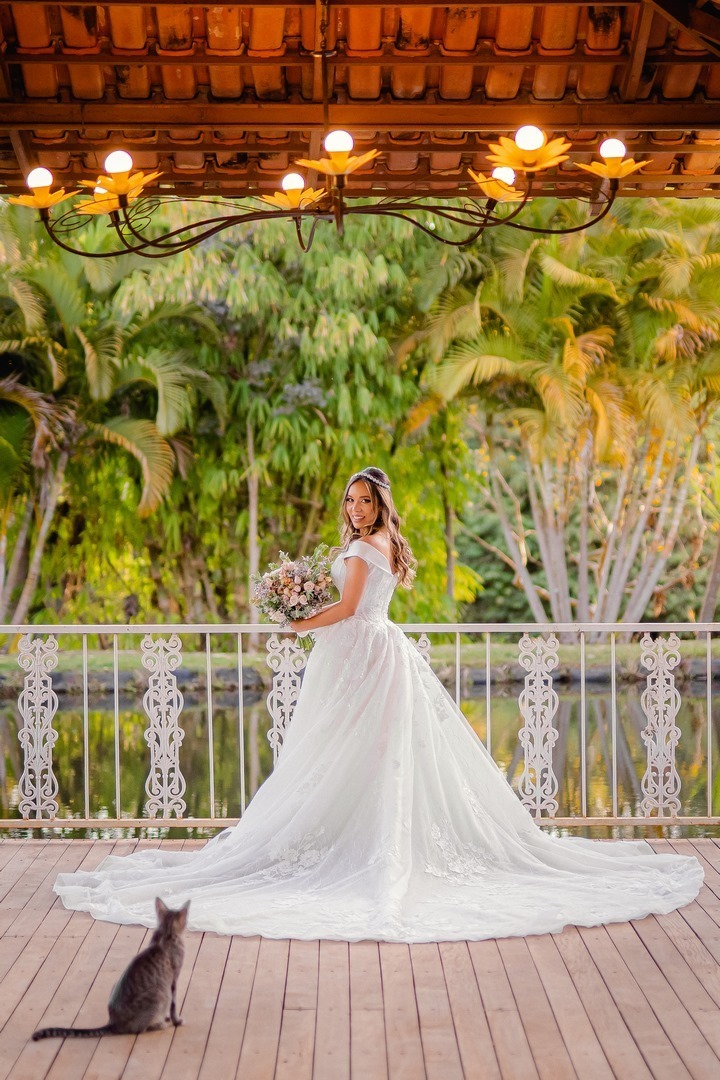 Noiva - Brasília-DF - Casamento - Ensaio de noiva - Noiva elegante - Vestido de noiva - Noivas - Noivas Brasília - Casamento civil - Casamento ao ar livre - Casamento simples - Noiva 2021 - Noiva 2022 - Fotógrafo de casamento - Multifocco - Foto de noiva 