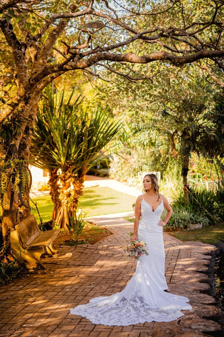 Noiva - Brasília-DF - Casamento - Ensaio de noiva - Noiva elegante - Vestido de noiva - Noivas - Noivas Brasília - Casamento civil - Casamento ao ar livre - Casamento simples - Noiva 2021 - Noiva 2022 - Fotógrafo de casamento - Multifocco - Foto de noiva 