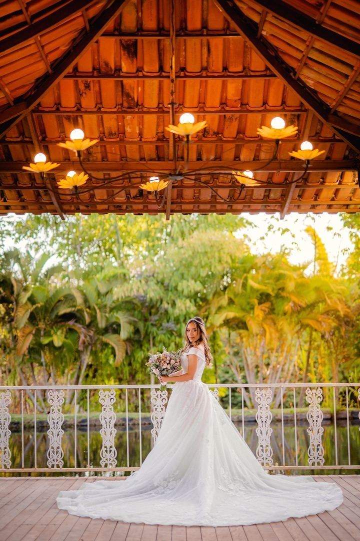 Noiva - Brasília-DF - Casamento - Ensaio de noiva - Noiva elegante - Vestido de noiva - Noivas - Noivas Brasília - Casamento civil - Casamento ao ar livre - Casamento simples - Noiva 2021 - Noiva 2022 - Fotógrafo de casamento - Multifocco - Foto de noiva 