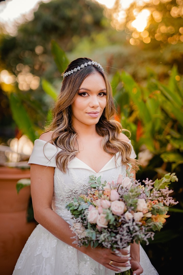 Noiva - Brasília-DF - Casamento - Ensaio de noiva - Noiva elegante - Vestido de noiva - Noivas - Noivas Brasília - Casamento civil - Casamento ao ar livre - Casamento simples - Noiva 2021 - Noiva 2022 - Fotógrafo de casamento - Multifocco - Foto de noiva