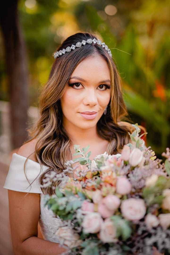 Noiva - Brasília-DF - Casamento - Ensaio de noiva - Noiva elegante - Vestido de noiva - Noivas - Noivas Brasília - Casamento civil - Casamento ao ar livre - Casamento simples - Noiva 2021 - Noiva 2022 - Fotógrafo de casamento - Multifocco - Foto de noiva