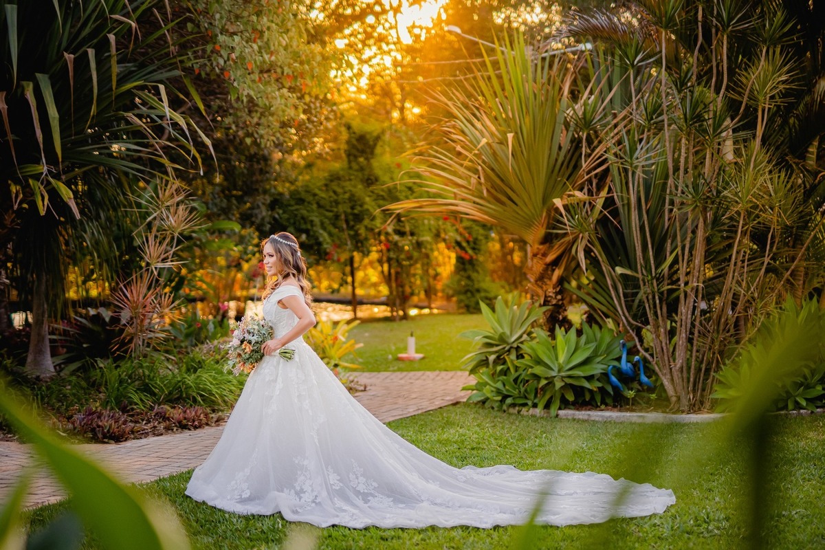 Noiva - Brasília-DF - Casamento - Ensaio de noiva - Noiva elegante - Vestido de noiva - Noivas - Noivas Brasília - Casamento civil - Casamento ao ar livre - Casamento simples - Noiva 2021 - Noiva 2022 - Fotógrafo de casamento - Multifocco - Foto de noiva 