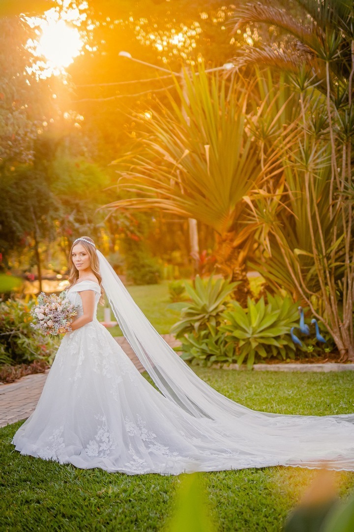 Noiva - Brasília-DF - Casamento - Ensaio de noiva - Noiva elegante - Vestido de noiva - Noivas - Noivas Brasília - Casamento civil - Casamento ao ar livre - Casamento simples - Noiva 2021 - Noiva 2022 - Fotógrafo de casamento - Multifocco - Foto de noiva