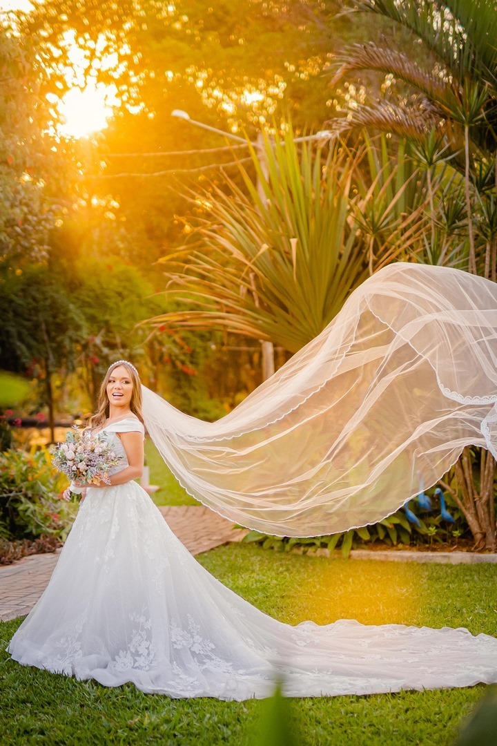 Noiva - Brasília-DF - Casamento - Ensaio de noiva - Noiva elegante - Vestido de noiva - Noivas - Noivas Brasília - Casamento civil - Casamento ao ar livre - Casamento simples - Noiva 2021 - Noiva 2022 - Fotógrafo de casamento - Multifocco - Foto de noiva 