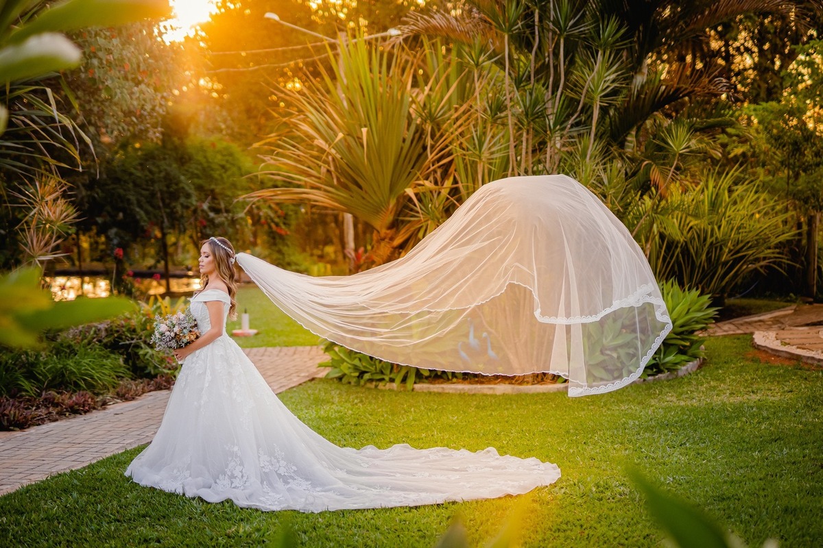 Noiva - Brasília-DF - Casamento - Ensaio de noiva - Noiva elegante - Vestido de noiva - Noivas - Noivas Brasília - Casamento civil - Casamento ao ar livre - Casamento simples - Noiva 2021 - Noiva 2022 - Fotógrafo de casamento - Multifocco - Foto de noiva 