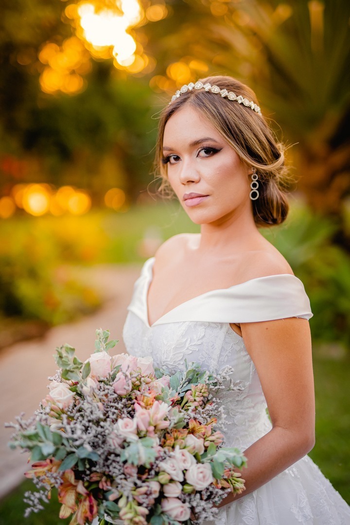 Noiva - Brasília-DF - Casamento - Ensaio de noiva - Noiva elegante - Vestido de noiva - Noivas - Noivas Brasília - Casamento civil - Casamento ao ar livre - Casamento simples - Noiva 2021 - Noiva 2022 - Fotógrafo de casamento - Multifocco - Foto de noiva