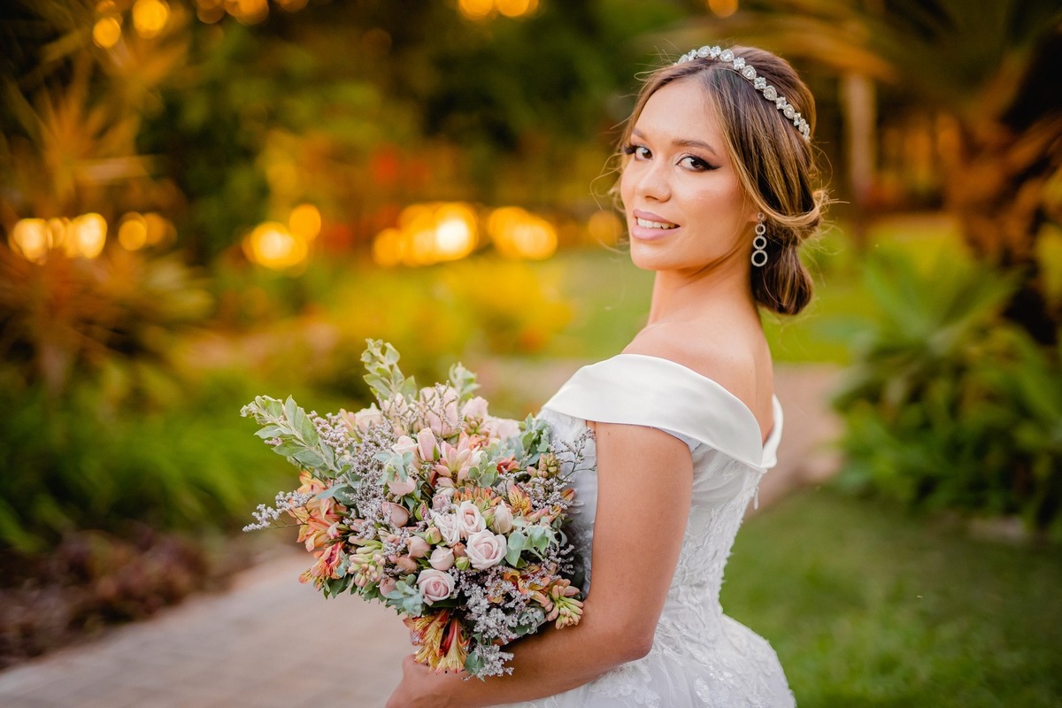 Noiva - Brasília-DF - Casamento - Ensaio de noiva - Noiva elegante - Vestido de noiva - Noivas - Noivas Brasília - Casamento civil - Casamento ao ar livre - Casamento simples - Noiva 2021 - Noiva 2022 - Fotógrafo de casamento - Multifocco - Foto de noiva 