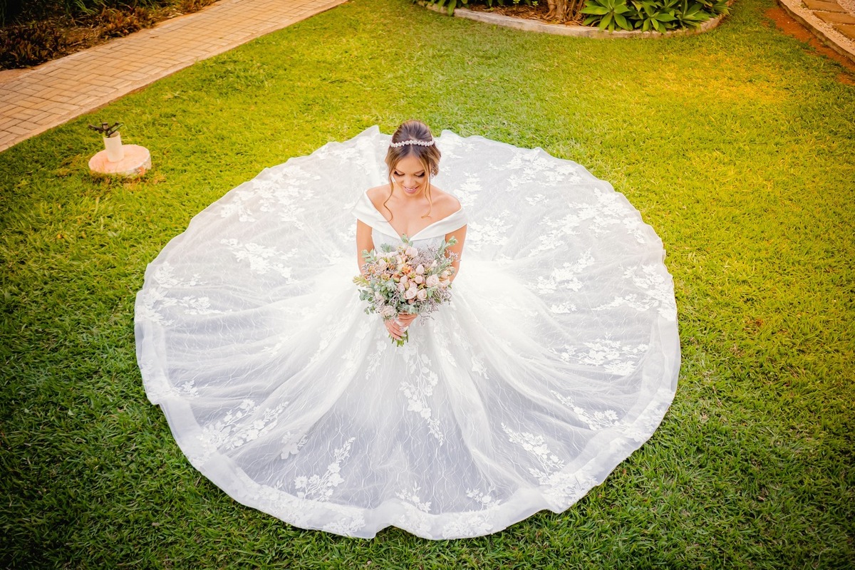 Noiva - Brasília-DF - Casamento - Ensaio de noiva - Noiva elegante - Vestido de noiva - Noivas - Noivas Brasília - Casamento civil - Casamento ao ar livre - Casamento simples - Noiva 2021 - Noiva 2022 - Fotógrafo de casamento - Multifocco 