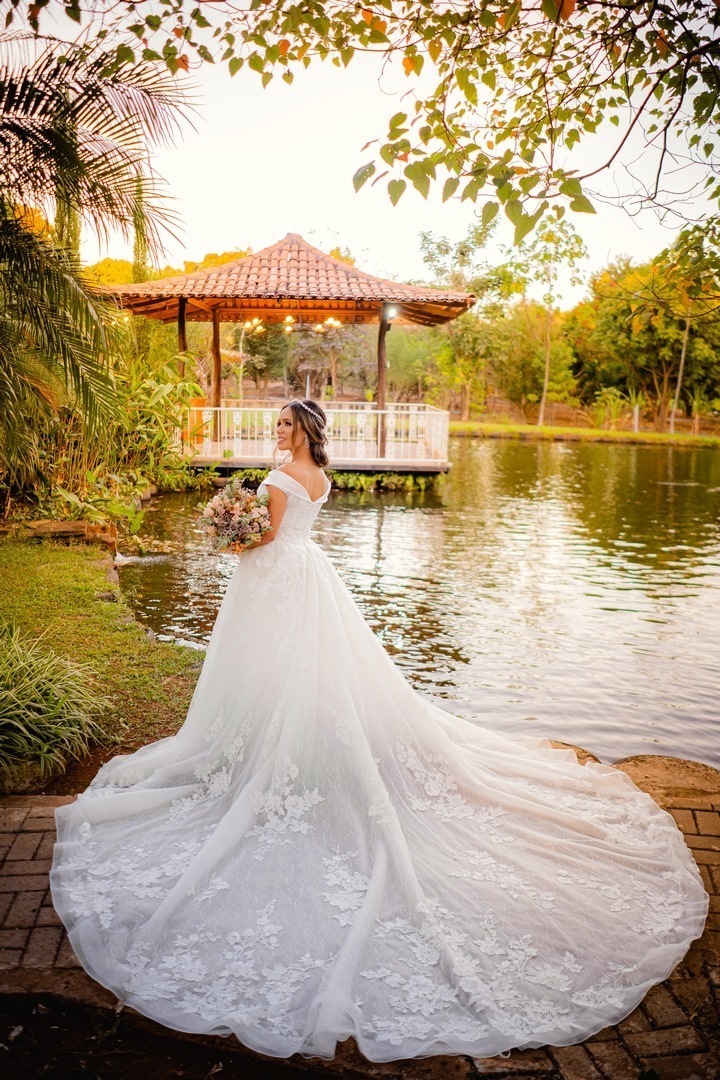 Noiva - Brasília-DF - Casamento - Ensaio de noiva - Noiva elegante - Vestido de noiva - Noivas - Noivas Brasília - Casamento civil - Casamento ao ar livre - Casamento simples - Noiva 2021 - Noiva 2022 - Fotógrafo de casamento - Multifocco - Foto de noiva