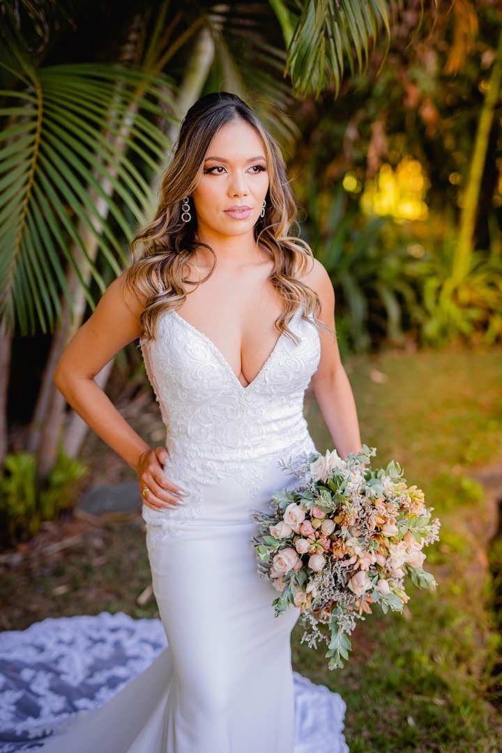 Noiva - Brasília-DF - Casamento - Ensaio de noiva - Noiva elegante - Vestido de noiva - Noivas - Noivas Brasília - Casamento civil - Casamento ao ar livre - Casamento simples - Noiva 2021 - Noiva 2022 - Fotógrafo de casamento - Multifocco - Foto de noiva 