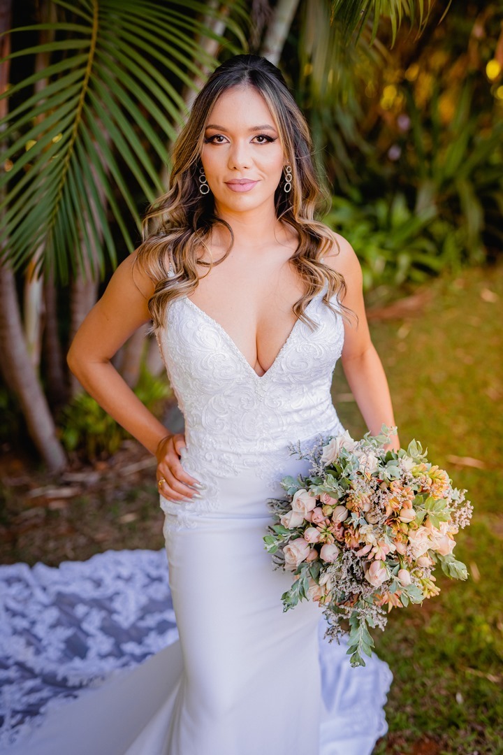Noiva - Brasília-DF - Casamento - Ensaio de noiva - Noiva elegante - Vestido de noiva - Noivas - Noivas Brasília - Casamento civil - Casamento ao ar livre - Casamento simples - Noiva 2021 - Noiva 2022 - Fotógrafo de casamento - Multifocco - Foto de noiva 