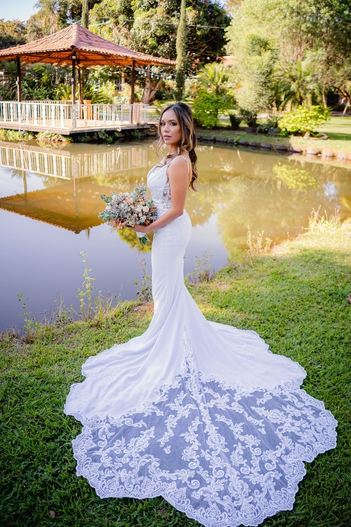 Noiva - Brasília-DF - Casamento - Ensaio de noiva - Noiva elegante - Vestido de noiva - Noivas - Noivas Brasília - Casamento civil - Casamento ao ar livre - Casamento simples - Noiva 2021 - Noiva 2022 - Fotógrafo de casamento - Multifocco - Foto de noiva 