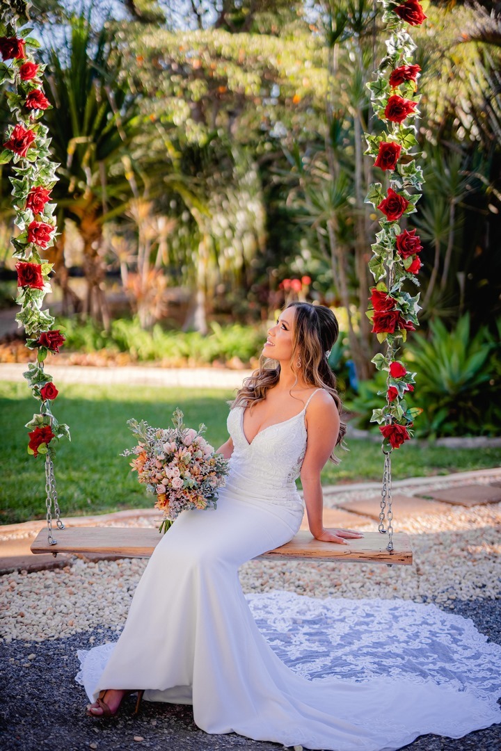 Noiva - Brasília-DF - Casamento - Ensaio de noiva - Noiva elegante - Vestido de noiva - Noivas - Noivas Brasília - Casamento civil - Casamento ao ar livre - Casamento simples - Noiva 2021 - Noiva 2022 - Fotógrafo de casamento - Multifocco - Foto de noiva 