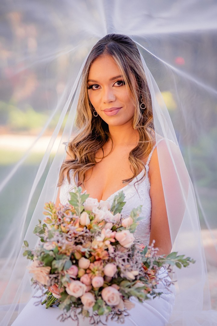 Noiva - Brasília-DF - Casamento - Ensaio de noiva - Noiva elegante - Vestido de noiva - Noivas - Noivas Brasília - Casamento civil - Casamento ao ar livre - Casamento simples - Noiva 2021 - Noiva 2022 - Fotógrafo de casamento - Multifocco - Foto de noiva 