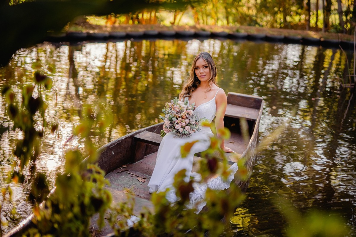 Noiva - Brasília-DF - Casamento - Ensaio de noiva - Noiva elegante - Vestido de noiva - Noivas - Noivas Brasília - Casamento civil - Casamento ao ar livre - Casamento simples - Noiva 2021 - Noiva 2022 - Fotógrafo de casamento - Multifocco - Foto de noiva 