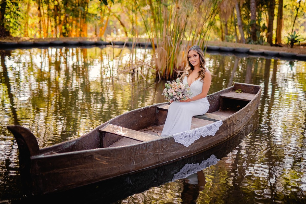 Noiva - Brasília-DF - Casamento - Ensaio de noiva - Noiva elegante - Vestido de noiva - Noivas - Noivas Brasília - Casamento civil - Casamento ao ar livre - Casamento simples - Noiva 2021 - Noiva 2022 - Fotógrafo de casamento - Multifocco - Foto de noiva 