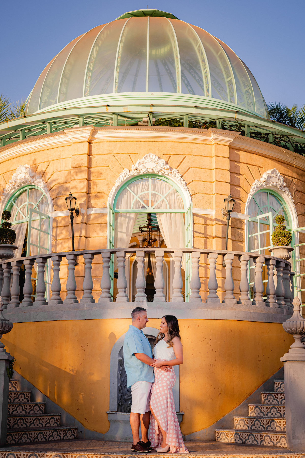 Ensaio de casal - Ensaio de casal brasília - Fotos de casal - Fotógrafo de casal - Fotógrafo Brasília - Fotógrafo de casamento - Brasília-DF - Villa Giardini - Inspiração ensaio de casal  - Ensaio de casal ao ar livre - Ensaio de casal criativo
