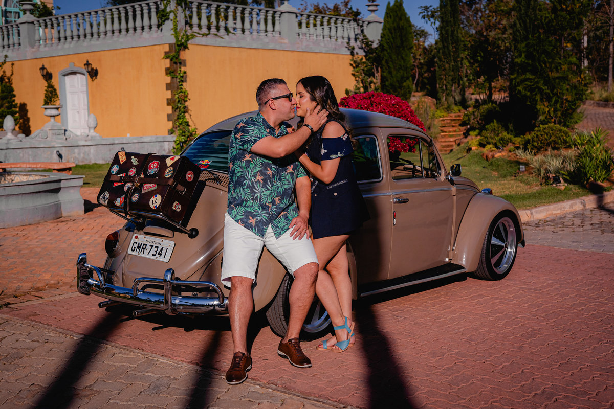 Ensaio de casal - Ensaio de casal brasília - Fotos de casal - Fotógrafo de casal - Fotógrafo Brasília - Fotógrafo de casamento - Brasília-DF - Villa Giardini - Inspiração ensaio de casal  - Ensaio de casal ao ar livre - Ensaio de casal criativo