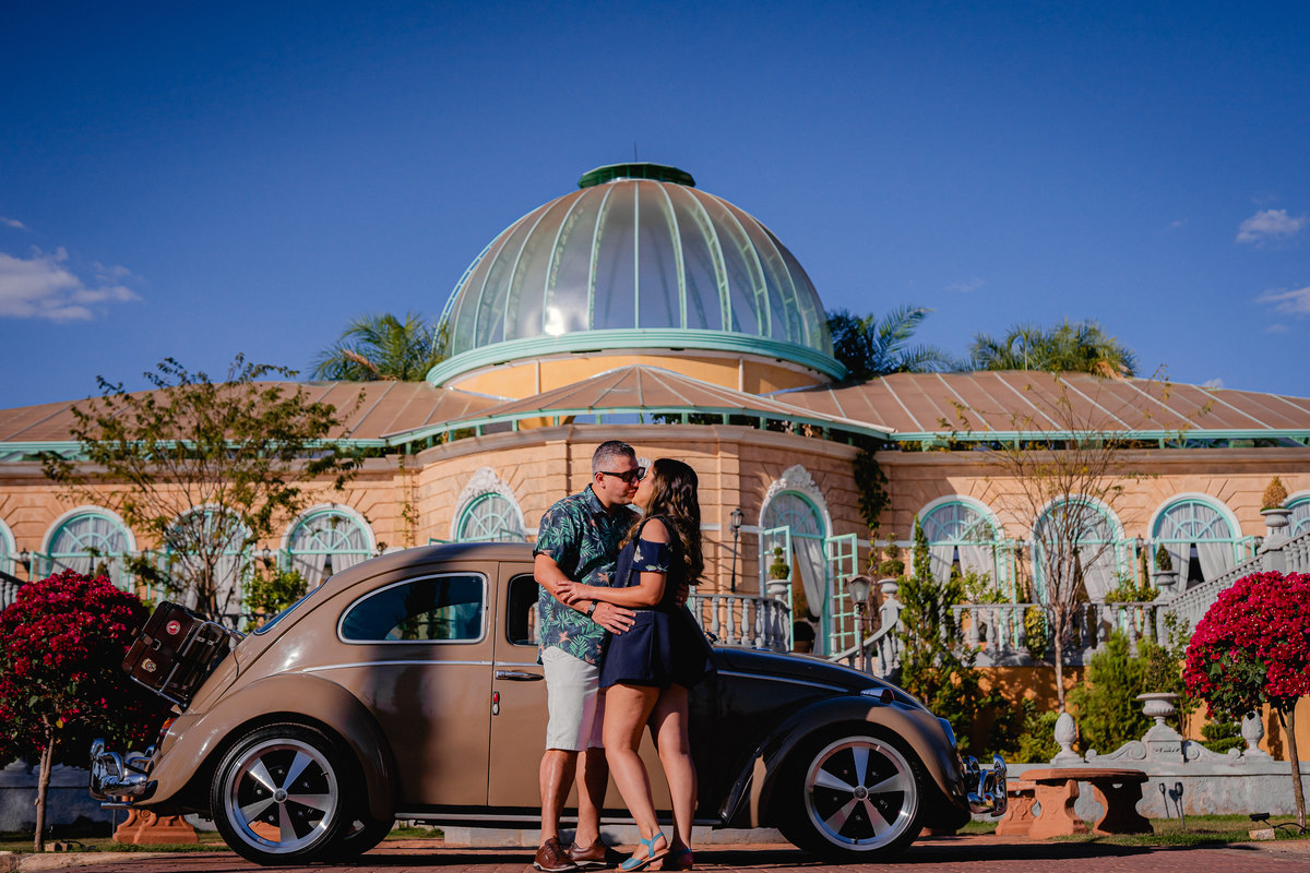 Ensaio de casal - Ensaio de casal brasília - Fotos de casal - Fotógrafo de casal - Fotógrafo Brasília - Fotógrafo de casamento - Brasília-DF - Villa Giardini - Inspiração ensaio de casal  - Ensaio de casal ao ar livre - Ensaio de casal criativo